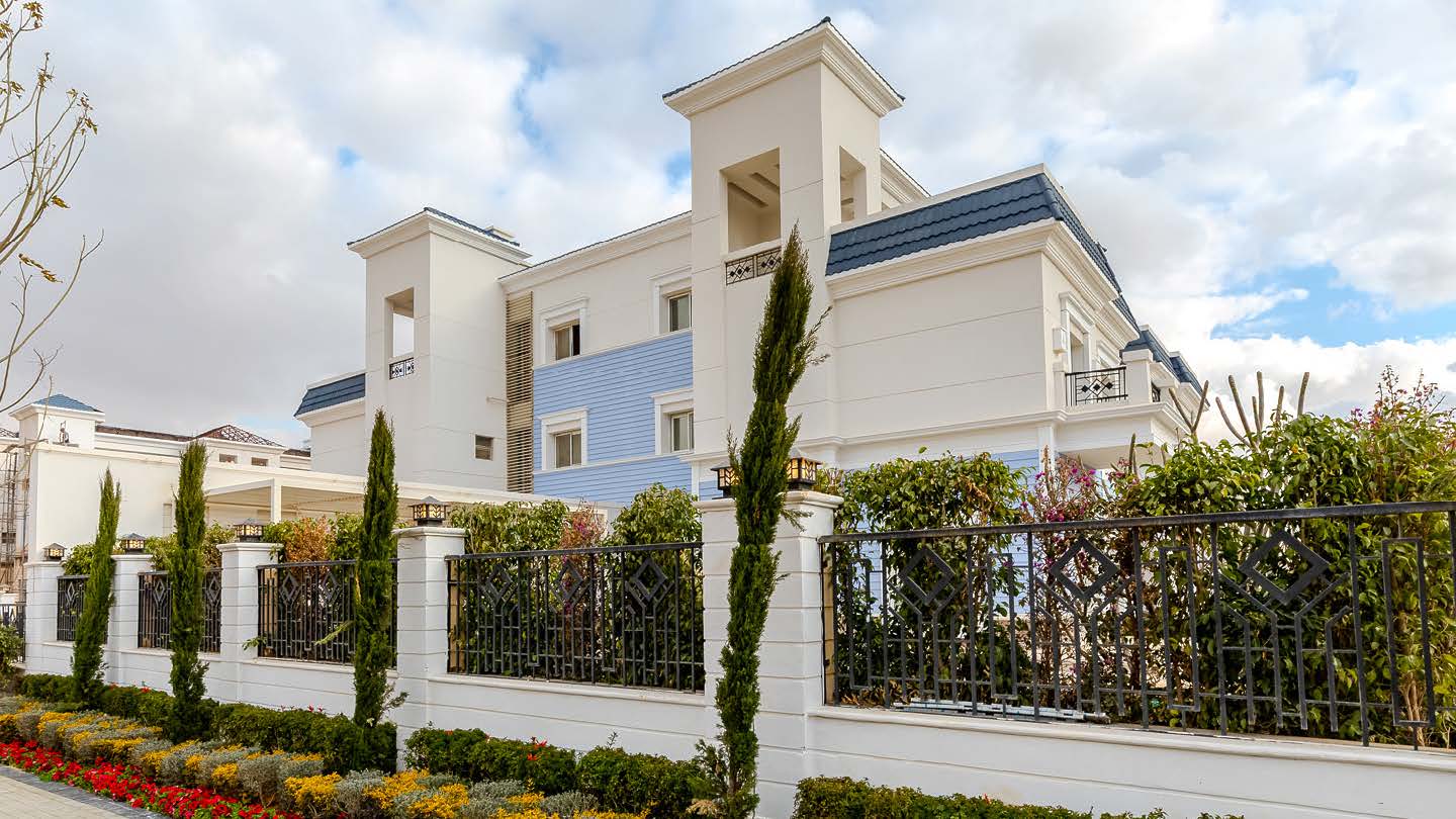 A 4 Bedroom Townhouse in The Greens by Mountain View