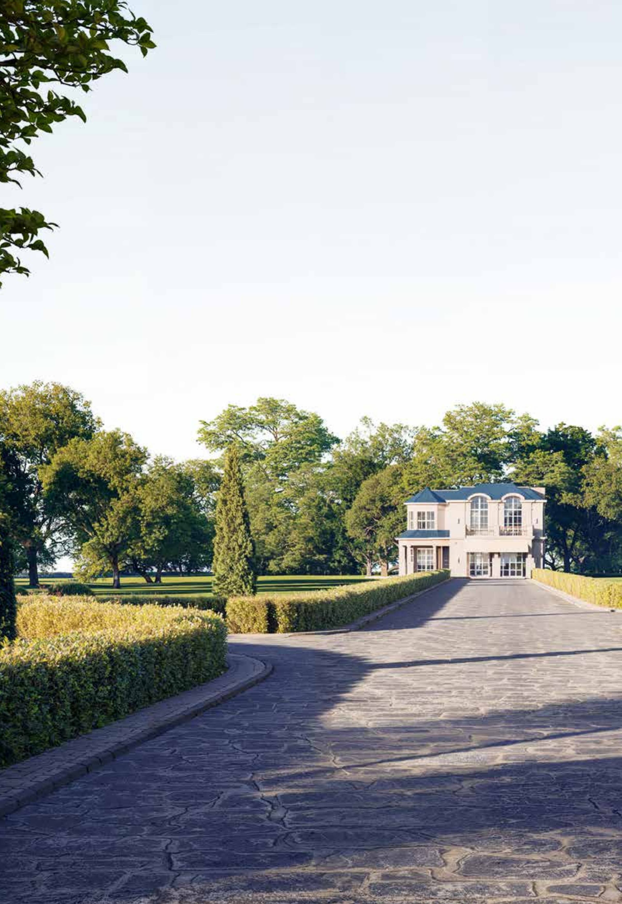 A 3 Bedroom Villa in Kings Way by Mountain View