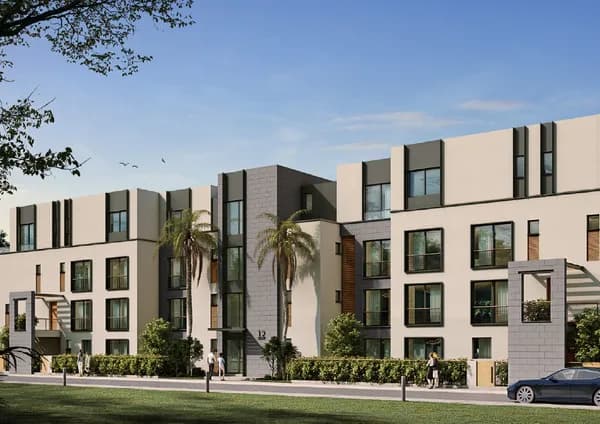 A 3 Bedroom Apartment in Garden Lakes by Hyde Park