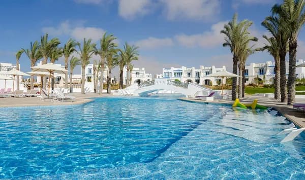 A 3 Bedroom Twinhouse in Paros by Mountain View