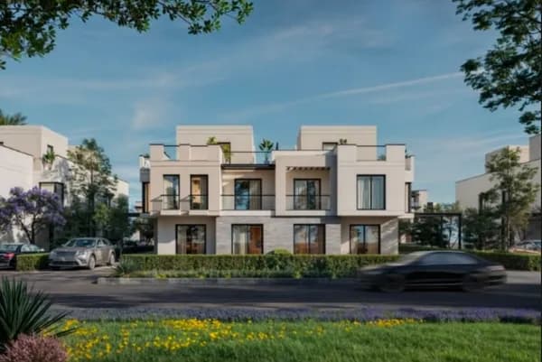 A 4 Bedroom Townhouse in Hyde Park Central by Hyde Park