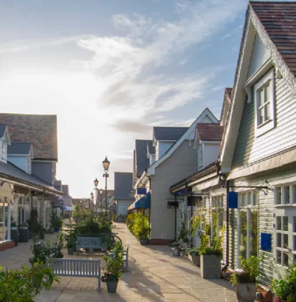 A 3 Bedroom Townhouse in Kings Way by Mountain View